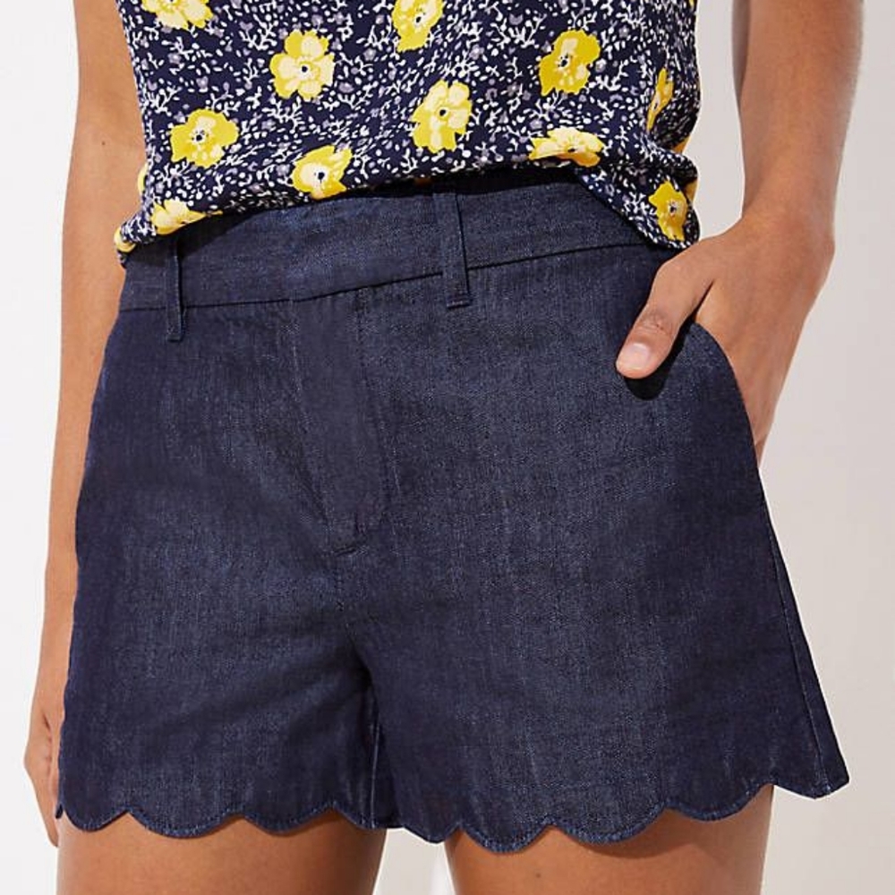 NWT || LOFT Scalloped Denim Shorts in Rinse Wash